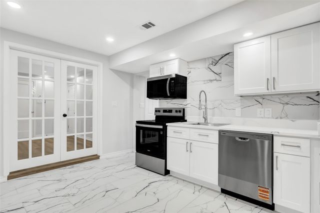 7 Briar Dale Court A, Houston, TX 77027