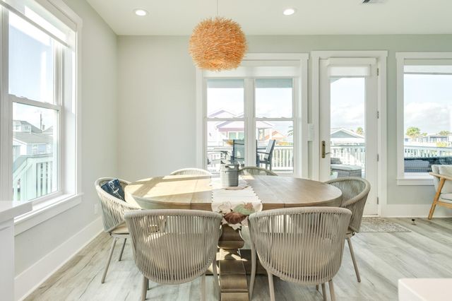 16702 Montego Way, Jamaica Beach, TX 77554