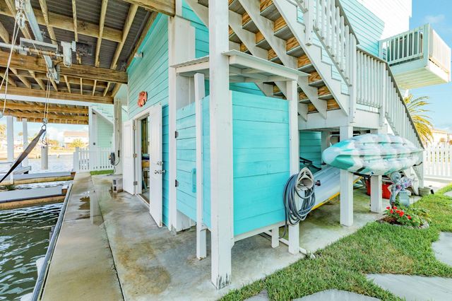 16702 Montego Way, Jamaica Beach, TX 77554