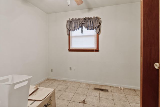 8132 Sycamore Avenue, Highland, IN 46322