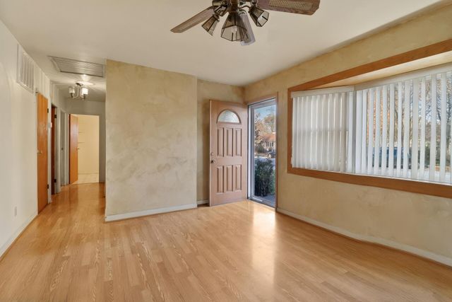 8132 Sycamore Avenue, Highland, IN 46322