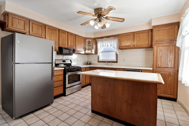 8132 Sycamore Avenue, Highland, IN 46322