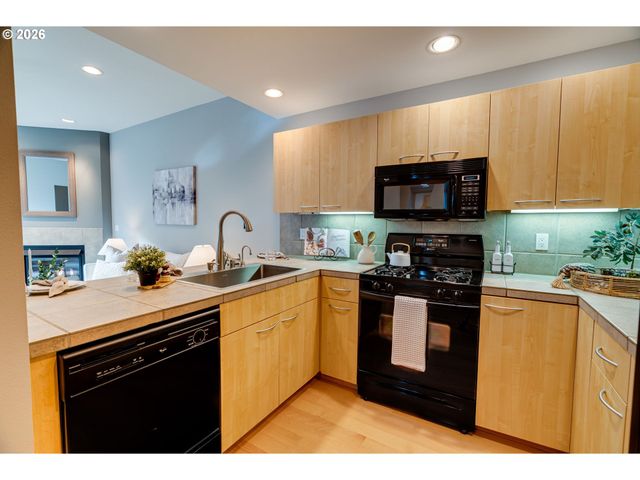 300 W 8TH St W 236E, Vancouver, WA 98660