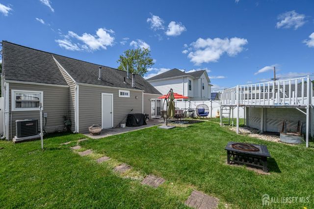 86 Leber Avenue, Carteret, NJ 07008