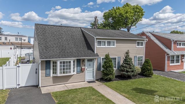 86 Leber Avenue, Carteret, NJ 07008