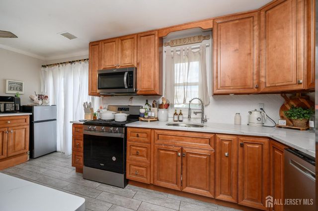 86 Leber Avenue, Carteret, NJ 07008