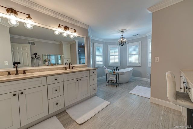 9 Fox Meadow Lane, Head Of The Harbor, NY 11780