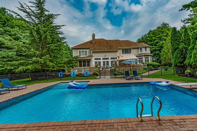 9 Fox Meadow Lane, Head Of The Harbor, NY 11780