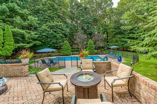 9 Fox Meadow Lane, Head Of The Harbor, NY 11780