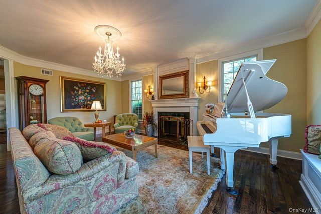 9 Fox Meadow Lane, Head Of The Harbor, NY 11780