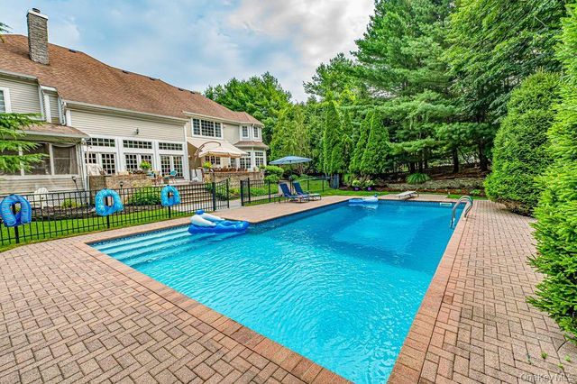 9 Fox Meadow Lane, Head Of The Harbor, NY 11780