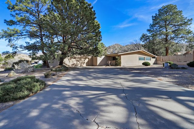 1320 Stagecoach Lane SE, Albuquerque, NM 87123