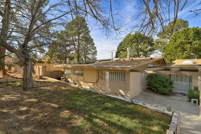 1320 Stagecoach Lane SE, Albuquerque, NM 87123