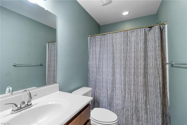 2160 Redgate DR, Suffolk, VA 23434