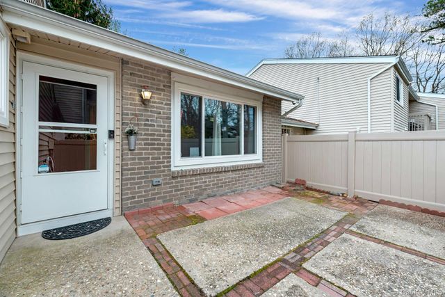 210 Springmeadow Drive J, Holbrook, NY 11741