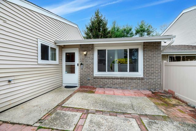210 Springmeadow Drive J, Holbrook, NY 11741