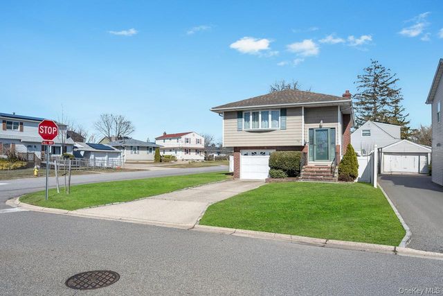 178 5th Avenue, West Babylon, NY 11704