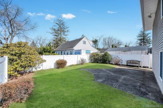 178 5th Avenue, West Babylon, NY 11704