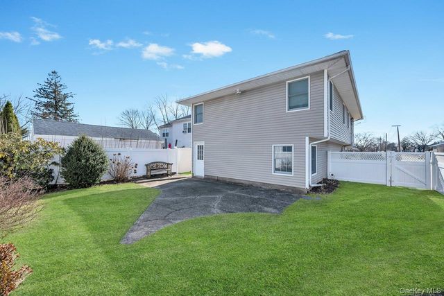 178 5th Avenue, West Babylon, NY 11704