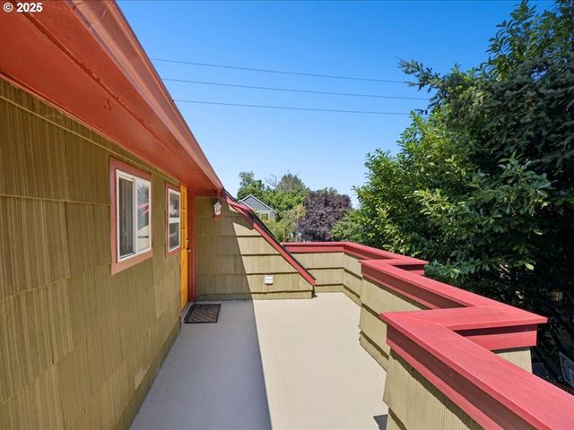 934 Se NEHALEM St, Portland, OR 97202
