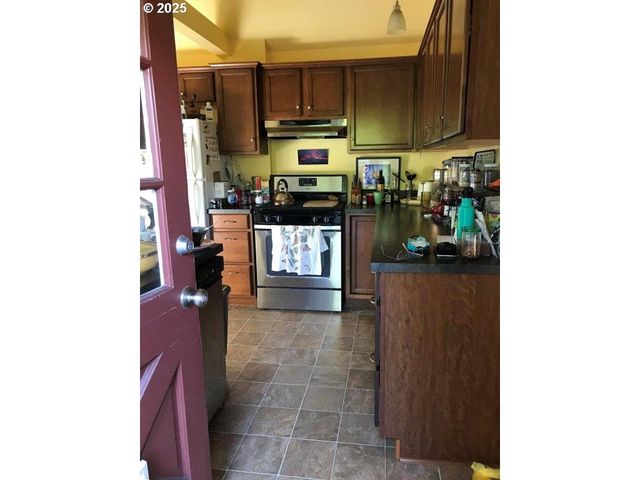 934 Se NEHALEM St, Portland, OR 97202