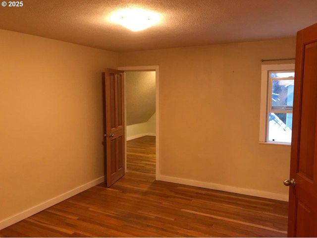 934 Se NEHALEM St, Portland, OR 97202