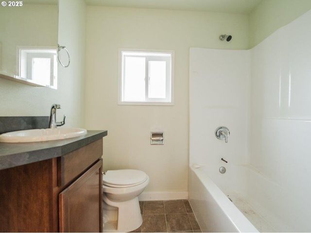 934 Se NEHALEM St, Portland, OR 97202