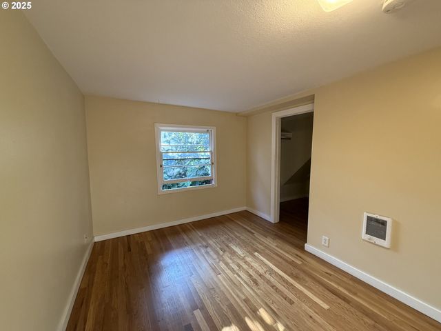934 Se NEHALEM St, Portland, OR 97202