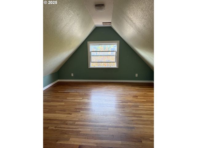 934 Se NEHALEM St, Portland, OR 97202