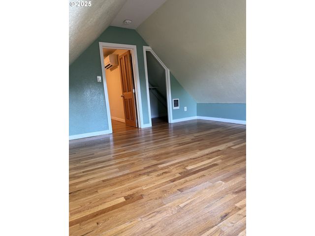 934 Se NEHALEM St, Portland, OR 97202