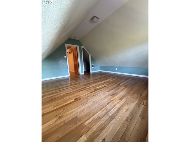 934 Se NEHALEM St, Portland, OR 97202