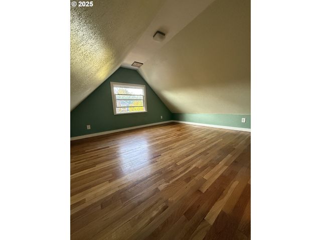 934 Se NEHALEM St, Portland, OR 97202