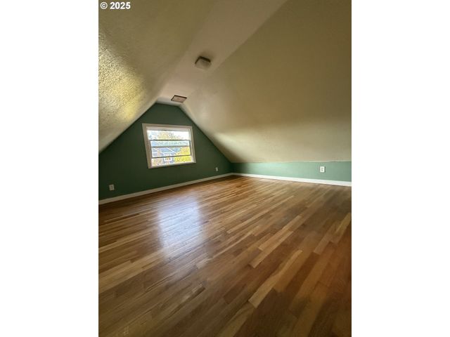 934 Se NEHALEM St, Portland, OR 97202