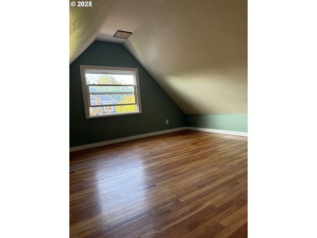 934 Se NEHALEM St, Portland, OR 97202