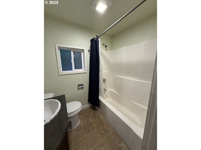 934 Se NEHALEM St, Portland, OR 97202