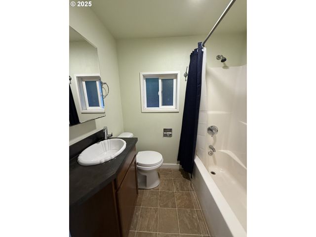 934 Se NEHALEM St, Portland, OR 97202