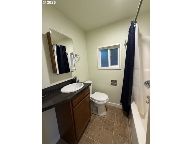 934 Se NEHALEM St, Portland, OR 97202