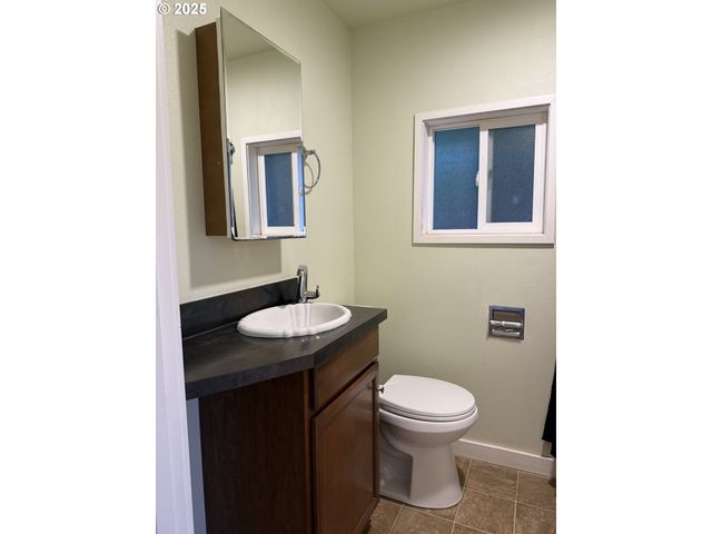 934 Se NEHALEM St, Portland, OR 97202