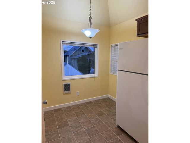 934 Se NEHALEM St, Portland, OR 97202