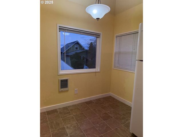 934 Se NEHALEM St, Portland, OR 97202