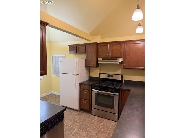 934 Se NEHALEM St, Portland, OR 97202