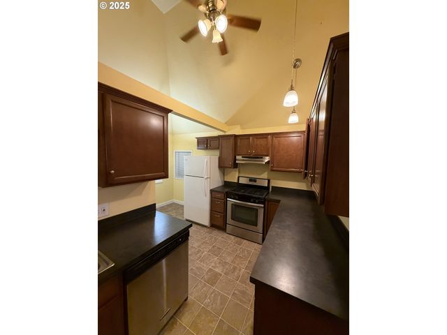 934 Se NEHALEM St, Portland, OR 97202