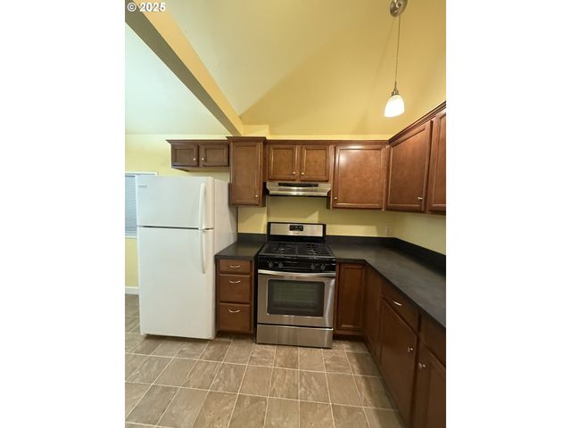 934 Se NEHALEM St, Portland, OR 97202