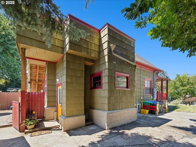 934 Se NEHALEM St, Portland, OR 97202