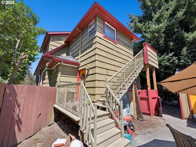 934 Se NEHALEM St, Portland, OR 97202