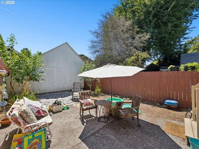 934 Se NEHALEM St, Portland, OR 97202