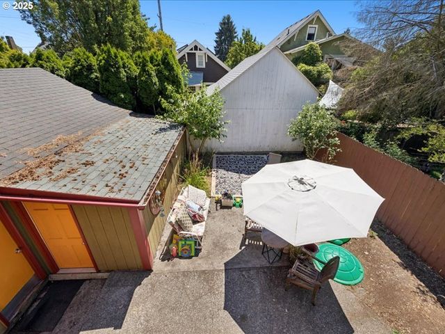 934 Se NEHALEM St, Portland, OR 97202