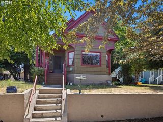 934 Se NEHALEM St, Portland, OR 97202