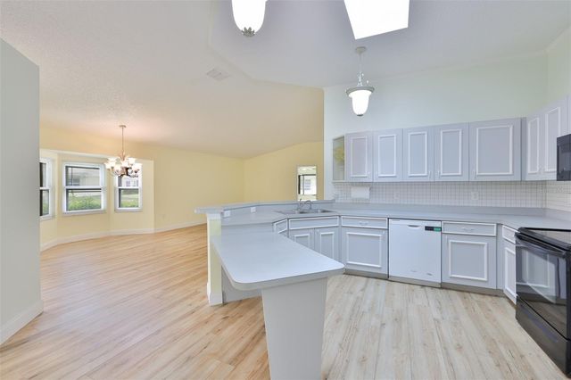 2411 OLD NANTUCKET COURT, Sun City Center, FL 33573