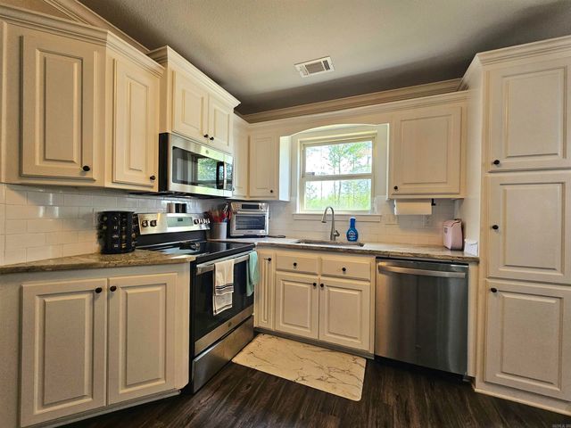35 Green Apple Dr., Ward, AR 72176